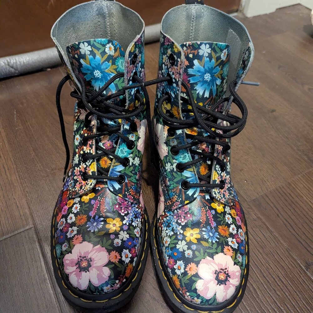 Floral print Dr. Martens